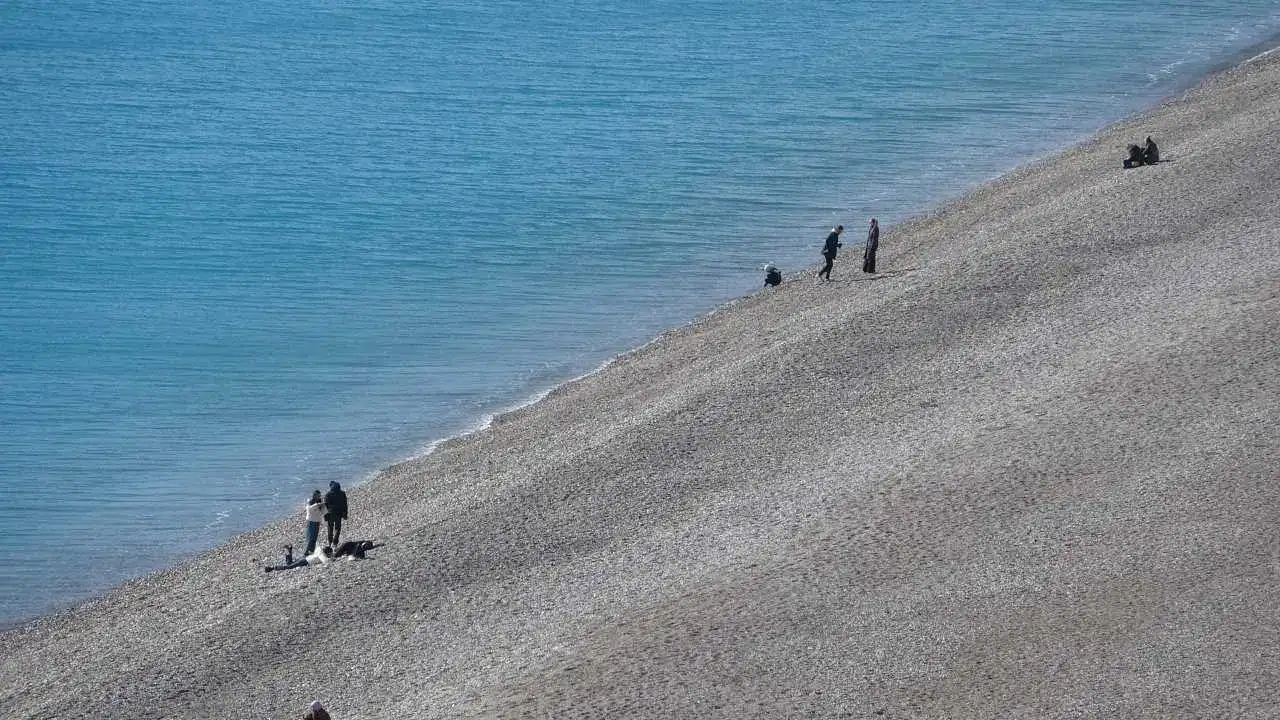 Antalya’da Deniz Keyfi Soğuk Havayı Umursamadı 5